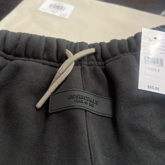 Kids black essentials shorts - Picture 5 of 6